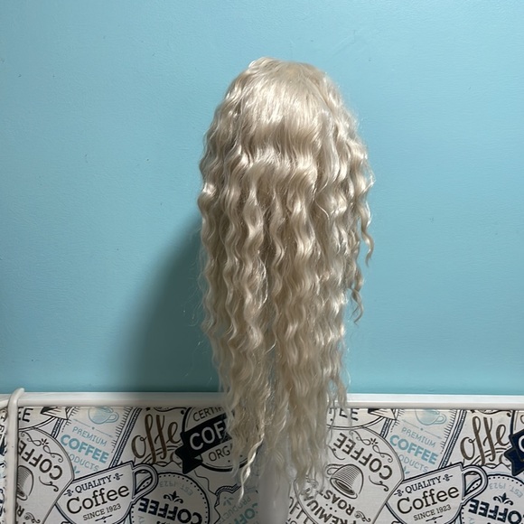 Curly synthetic blonde 24” wig - Picture 2 of 6